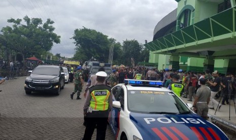 Pemain Persija Jakarta tiba di Stadion Gelora Delta Sidoarjo dengan dikawal kendaraan taktis (Rantis) menjelang pertandingan final Piala Gubernur Jawa Timur 2020 melawan Persebaya Surabaya