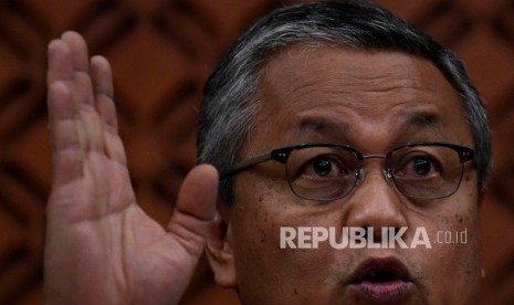 Gubernur Bank Indonesia Perry Warjiyo menyampaikan hasil Rapat Dewan Gubernur Bank Indonesia di Jakarta, Kamis (20/2/2020).(Antara/Puspa Perwitasari)