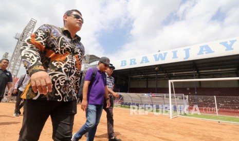 Wali Kota Kediri Abdullah Abu Bakar (kiri) ajak masyarakat sosialisasi penggunaan masker