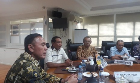 Rapat koordinasi reguler antara PSSI dengan Kemenpora di kantor Kemenpora, Jakarta, Jumat (21/2).