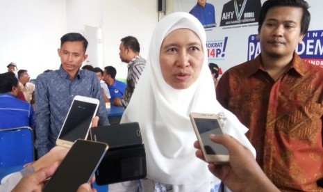 Ratnawati, salah seorang tokoh perempuan yang meramaikan bursa Pilkada Kabupaten Indramayu, saat mengikuti fit and proper test di Sekretariat DPC Partai Demokrat Indramayu, Jumat (21/2).