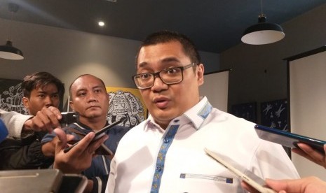 Direktur Eksekutif Media Survei Nasional (Median) Rico Marbun saat konferensi pers hasil survei di kawasan Jakarta Pusat, Senin (24/2).