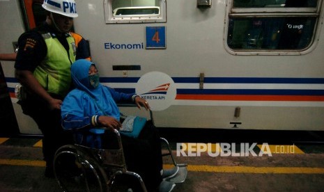 Manajer Humas PT Kereta Api Indonesia (KAI) Daop 3, Luqman Arif, mengatakan, sejumlah perjalanan baik kedatangan maupun keberangkatan kereta di wilayah kerjanya belum pulih sepenuhnya (Foto: ilustrasi kereta)