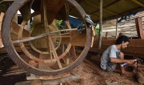 Pendapatan perajin kayu di Kabupaten Lebak, Banten, sejak dua pekan terakhir ini cenderung meningkat. 