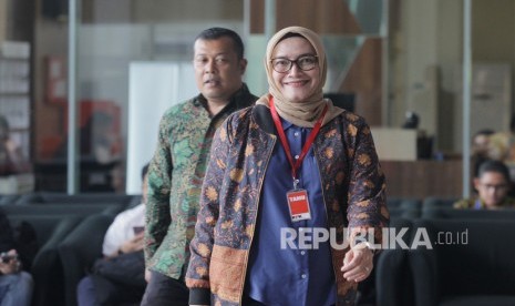 Komisioner KPU Evi Novida Ginting Manik saat tiba di gedung KPK untuk menjalani pemeriksaan di Jakarta, Rabu (26/2/2020).