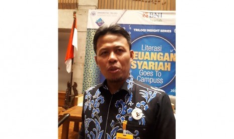 Pemimpin Divisi Perencanaan Strategis BNI Syariah Misbahul Munir usai menjadi pembicara dalam Literasi Keuangan Syariah Goes To Campus di Universitas Trilogi Jakarta, Rabu, (26/2).