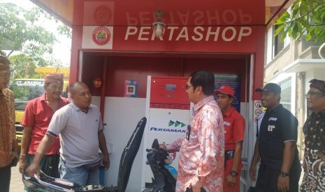 Salah satu dari 62 Pertamina Shop (Pertashop) milik Pertamina. Manajemen PT Pertamina Marketing Operation Region (MOR) I terus menambah operasional Pertashop di desa sejumlah kabupaten di Sumatra Utara untuk memudahkan konsumen mendapatkan bahan bakar minyak (BBM).