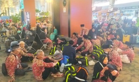 Ribuan jamaah calon umroh terlantar di bandara (ilustrasi)