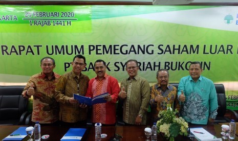 Rapat Umum Pemegang Saham Luar Biasa Bank Bukopin Syariah menentukan Direktur Utama Baru. Dery Januar sebagai Direktur Utama Baru menggantikan Jeffry ZC Nelwan.