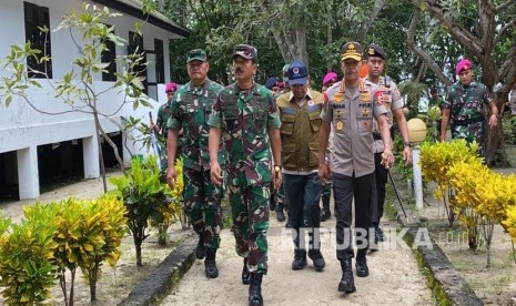 Panglima TNI Marsekal TNI Hadi Tjahjanto dan Kapolri Jenderal Idham Azis