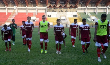 Para pemain Persiraja saat berlatih di Stadion Harapan Bangsa, Banda Aceh (ilustrasi).