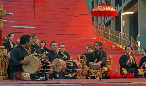 25 Pemain Gamelan yang hampir seluruhnya adalah warga Australia atau keturunan Indonesia.