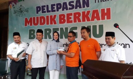 3.000 pemudik yang mengikuti program Mudik Berkah Bareng NU diberangkatkan dari Kantor Pengurus Besar Nahdlatul Ulama (PBNU), Sabtu (9/6). 