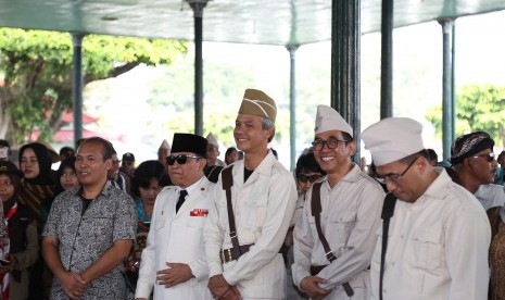 3 menteri dalam kabinet yang dipimpin Presiden Joko Widodo, yakni Menteri Sekretaris Negara, Pratikno, Menteri Perhubungan, Budi Karya Sumadi, serta Menteri Pekerjaan Umum dan Perumahan Rakyat, Basuki Hadimuljono menghadiri Nitilaku Perguruan Kebangsaan di