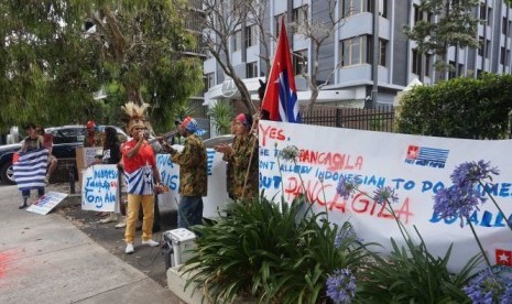 30 orang lebih berunjuk rasa di depan KJRI Melbourne dengan mengusung isu Papua Barat.