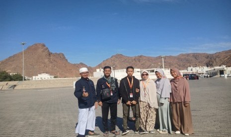 4 siswa SMA Adzkia Daarut Tauhid jejakkan kaki di Makkah. 4 siswa bisa menuju ke tanah suci karena donasi salah satu orang tua asuh SMA Adzkia