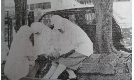 4 siswi SMA Negeri 68 Jakarta yang dikeluarkan dari sekolah pada tahun 1982.