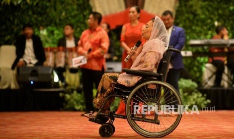 80 Thn Sabam Sirait : Istri alm Gusdur Sinta Nuriyah Wahid memberikan tesimoni pada acara syukuran ke-80 tahun Sabam Sirait di Jakarta, Sabtu (15/10).