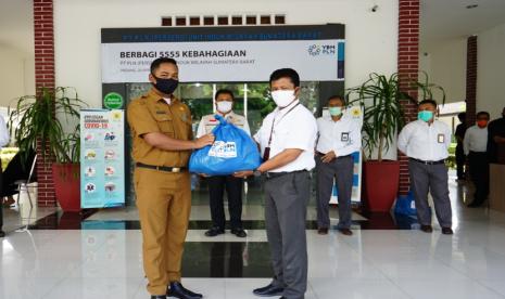 Perusahaan Listrik Negara (PLN) Unit Induk Wilayah (UIW) Sumatera Barat menyalurkan sebanyak 5.555 paket Ramadhan 1441 Hijriah melalui Yayasan Baitul Mal (YBM) PLN. 