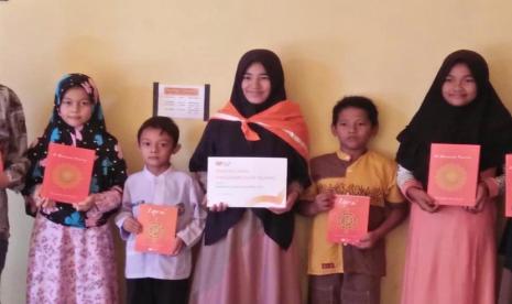 Rumah Zakat menyalurkan paket Alquran dan Iqro di beberapa lokasi, diantaranya Bawan Tuo, Ampek Nagari dan padang Ganting Nagari Salareh Aia. 