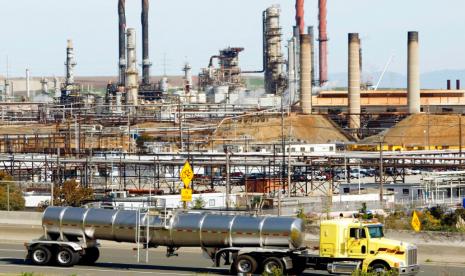 Aktivitas kilang minyak Chevron di Richmond, California, Amerika Serikat.