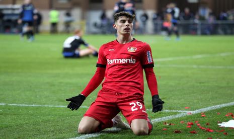 Kai Havertz dari Leverkusen merayakan gol keempat selama pertandingan sepak bola Bundesliga Jerman antara SC Paderborn dan Bayer 04 Leverkusen di Paderborn, Jerman, 19 Januari 2020.