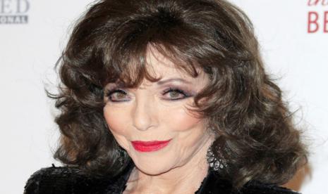 Aktris Inggris yang namanya melejit berkat perannya di serial TV Dynasty, Joan Collins. Ia telah mendapatkan dosis booster vaksin Covid-19.