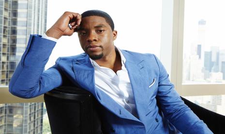 Mendiang aktor Chadwick Boseman. Aktor Black Panther itu meninggal dalam berusia 43 tahun pada 28 Agustus 2020 di Los Angeles, AS setelah empat tahun berjuang melawan kanker usus besar.