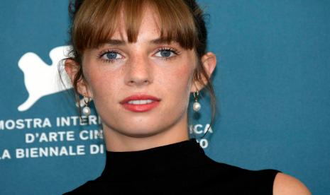 Aktris Maya Hawke yang juga anak Uma Thurman dan Ethan Hawke mengidap disleksia. Dia mengasah bakat di luar bidang akademis karena kesulitan mengikuti pelajaran di sekolah.