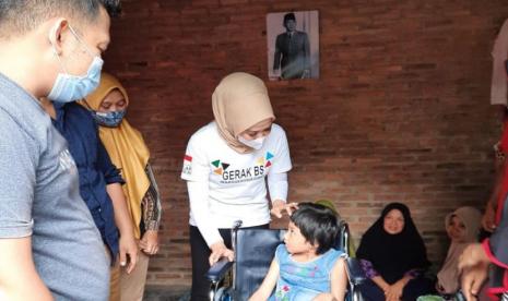 Ketua MPR RI Bambang Soesatyo diwakili Ketua Umum Gerakan Keadilan Bangun Solidaritas (GERAK BS) Aroem Alzier dan Relawan 4 Pilar MPR RI kembali menyalurkan bantuan. 