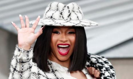 Rapper Cardi B yang berkolaborasi dengan Reebok akan meluncurkan sneaker pada Jumat (13/11).