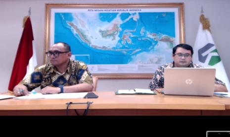 General Manager Pal Oil Division KORINDO GROUP Luwy Leunufna (kiri) dan Manajer PR Korindo Group Yulian M Riza (kanan) membantah laporan yang menyatakan Korindo membakar hutan di Papua.