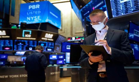 Pialang bekerja di Wall Street