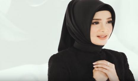 Nisa dalam video klip lagu Risalah Hati.