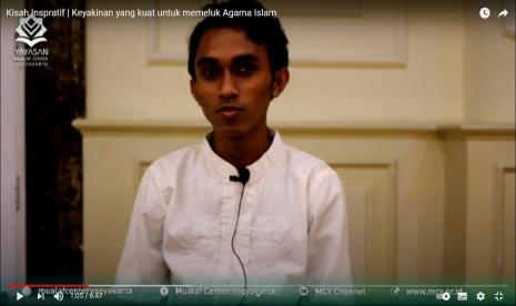 Gery menyukai sholat usai menyatakan ikrar syahadat