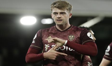  Patrick Bamford dari Leeds United melakukan selebrasi setelah mencetak gol pembuka timnya selama pertandingan sepak bola Liga Premier Inggris antara Fulham dan Leeds United, di stadion Craven Cottage, London, Jumat, 19 Maret 2021.