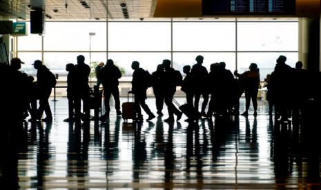 Penumpang memadati Salt Lake City International Airport di Salt Lake City, Utah, Amerika Serikat.