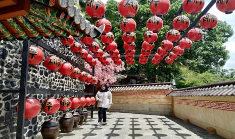 Suasana Jeju Park, anjungan Korea di Malaya Park Taman Wisata Karangresik, Kota Tasikmalaya. 