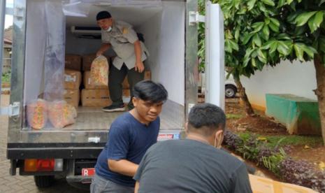 Kementerian Pertanian (Kementan) melalui Direktorat Jenderal Hortikultura mengerahkan truk armada logistik ke Magelang, Jawa Tengah. Upaya ini dilakukan guna membantu distribusi cabai ke Jabodetabek dan menekan disparitas harga.Kementerian Pertanian (Kementan) terus melakukan penjagaan stabilitas harga bahan pokok menjelang datangnya bulan puasa dan hari raya lebaran 2021. Penjagaan ini dilakukan supaya masyarakat tetap khusyu menjalankan ibadah suci ramadhan tanpa adanya gangguan mengenai gejolak harga. 