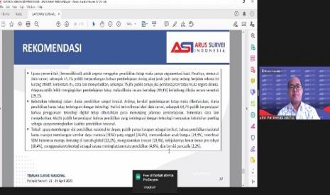 Direktur Eksekutif Arus Survei Indonesia, Ali Rif’an, menyampaikan survei tentang teknologi tunjang mutu pendidikan