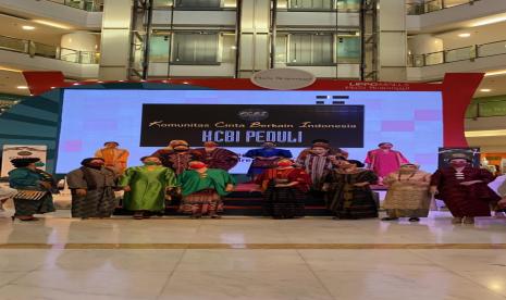 Komunitas Cinta Berkain Indonesia (KCBI) kembali terpanggil untuk menggelar acara berbagi kasih. Dengan tema KCBI Peduli bertempat di Atrium Plaza Semanggi,