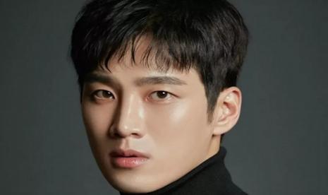 Pemeran Ahn Bo-hyun berbagi detail tentang proyek “Military Prosecutor Doberman”.