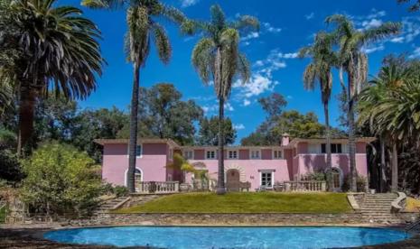 Rumah keluarga Osama Bin Laden di Bel Air, Los Angeles, dijual.