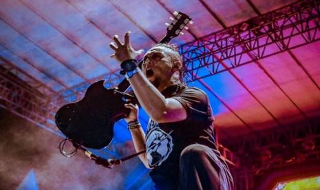 Eben, gitaris Burgerkill, meninggal dunia pada Jumat (3/9).