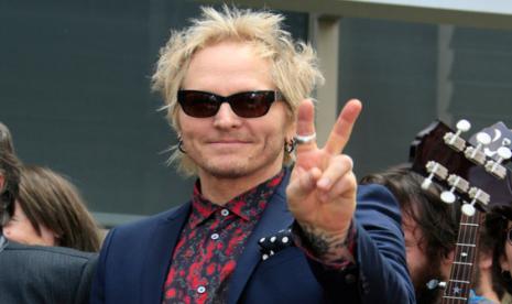 Eks drummer Gun N Roses, Matt Sorum, menyebut Axl Rose terkenal dengan jam karetnya.