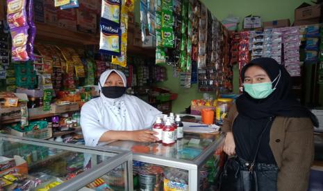 Sejumlah mahasiswa Universitas Muhammadiyah Malang  (UMM) membentuk wirausaha kreatif melalui sabun organik rosemary di Bandulan, Sukun, Kota Malang. 