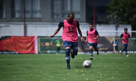 Latihan Persib di Soccer Republic Pasteur, Kota Bandung, Rabu (8/9). 