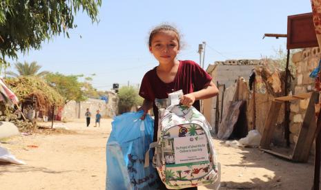 Dompet Dhuafa bersama YBM BRI membagikan 590 paket sekolah untuk para pelajar di Jalur Gaza, Palestina. Proses distribusi dibantu oleh mitra pelaksana Hayat Yolu dan Palestinian Welfare House pada Selasa (7/9/2021).