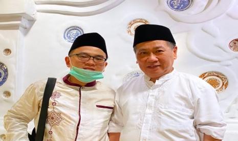 Mualaf Denny (kanan) mempunyai pengalaman tersendiri dengan adzan.  