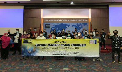 Kementerian Perdagangan (Kemendag) RI melaksanakan kegiatan Export Market Class Training pada Sabtu-Ahad, 16-17 Oktober 2021 di Balai Besar Pelatihan dan Pengembangan Ekspor Indonesia (PPEI) Kementerian Perdagangan RI di Jakarta. 